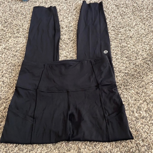 Black leggings with pockets. No size tag. - Picture 1 of 2